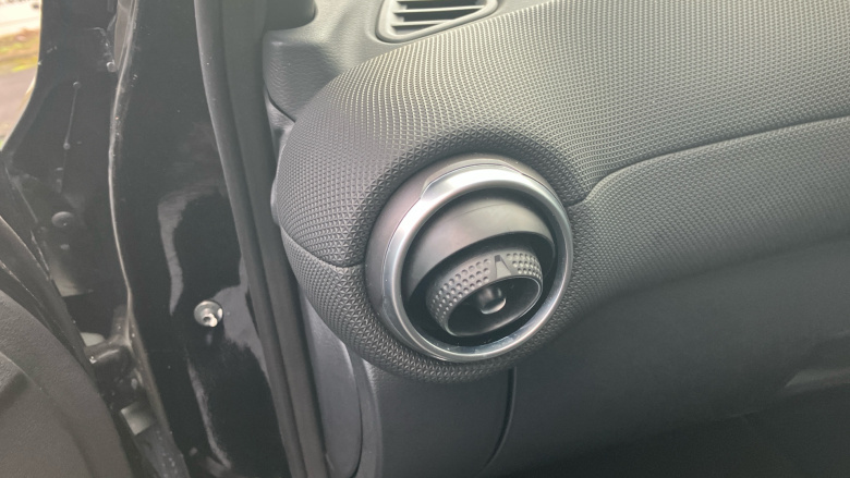 Nissan Juke 1.0 DiG-T N-Connecta 5dr Petrol Hatchback